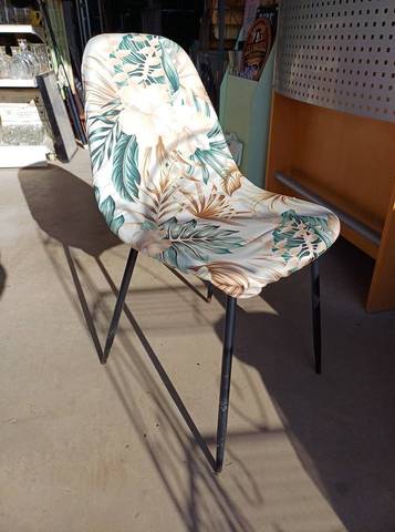60 chaises avec housse 15€ pièce