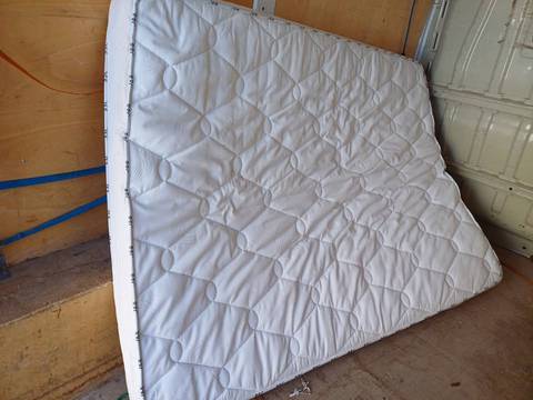 Matelas 140x190cm bbc BRITISH BEDDING COMPANY  Très bon état  ,   celui ci été utilisé avec un sur-matelas  donc très propre .