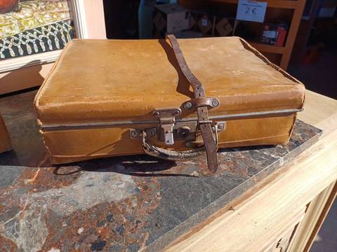 Ancienne valise marque dressoir