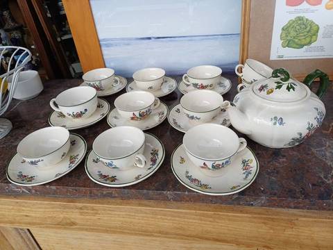 Service à thé vieux Strasbourg de chez Villeroy & Boch comprenant 9 tasses avec soucoupes.(2 tasses en plus)