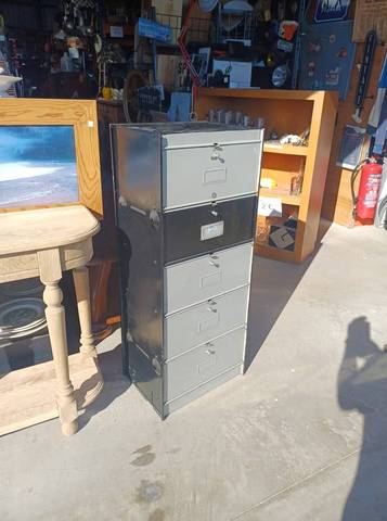 Meuble métallique à 5 clapets