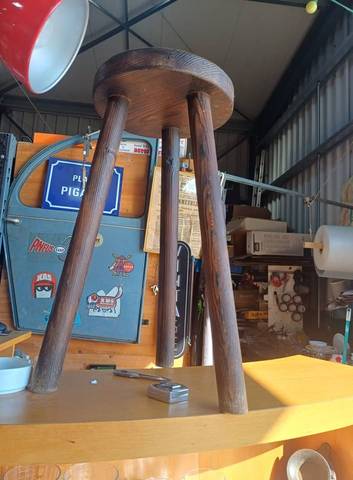 Tabouret de ferme tripode