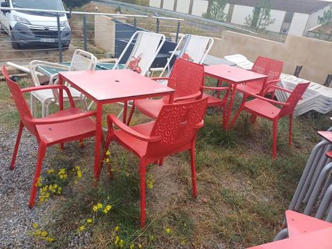 Tables et fauteuils coca cola