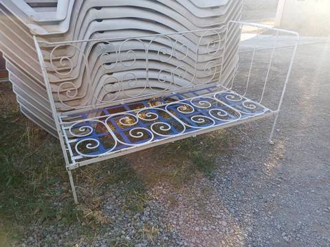 Ancien lit pour banquette jardin