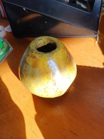 Petit récipient ancien forme poire