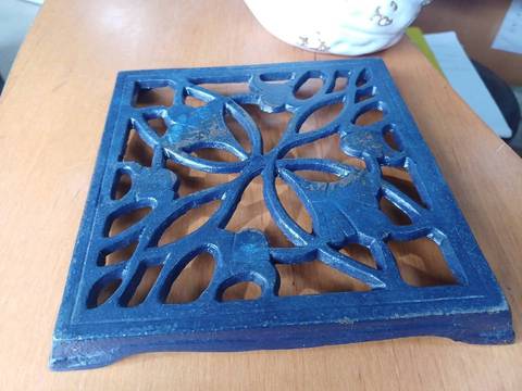 Dessous-de-plat vintage en fonte émaillée – Bleu Nuit – Déco brocante