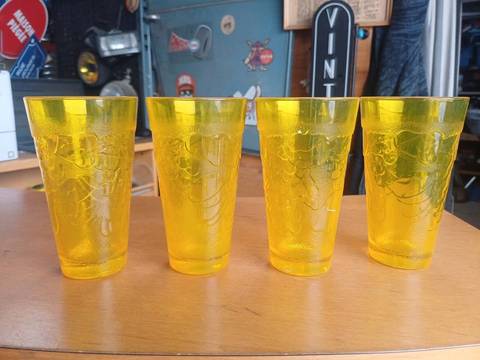 Lot de 4 Verres Vintage Ambrés – Décor Raisins en Relief