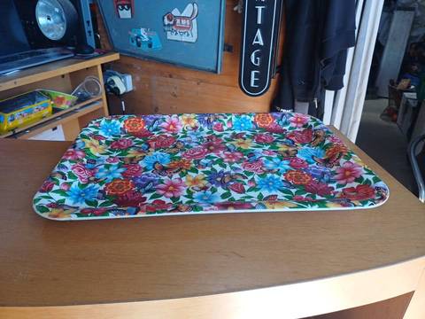 Plateau de service vintage - Décor floral et papillons (42 x 29,5 cm)