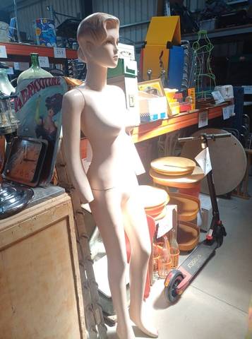 Mannequin de vitrine femme vintage Années 60 / 70 - Déco Rétro