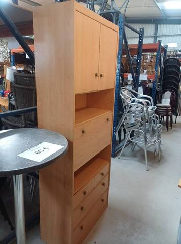Grand meuble de rangement de style classique / brocante, idéal pour une décoration chaleureuse