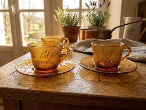 Service tasses à café vintage verre ambré fleur d'oranger - France