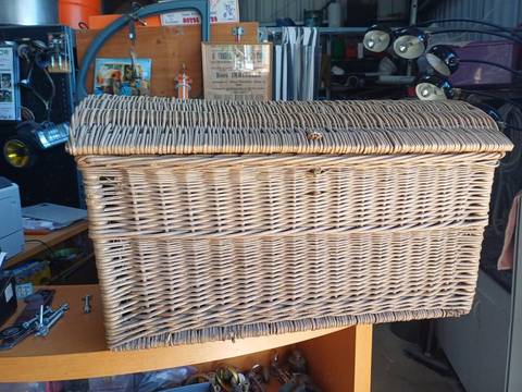 Grand coffre / Malle en osier tressé ancien - Modèle vintage