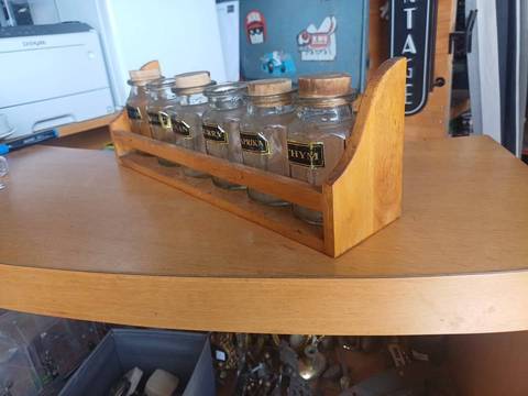 Porte-épices vintage en bois + 6 bocaux en verre épais retro