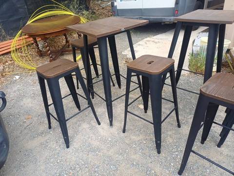 Ensemble tables hautes et tabourets de bar style industriel Tolix (Métal et Bois)