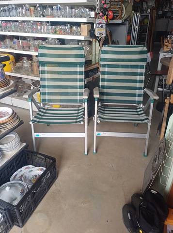 Paire de fauteuils de camping pliants et inclinables de la marque hollandaise Dukdalf (gamme Alu Design).