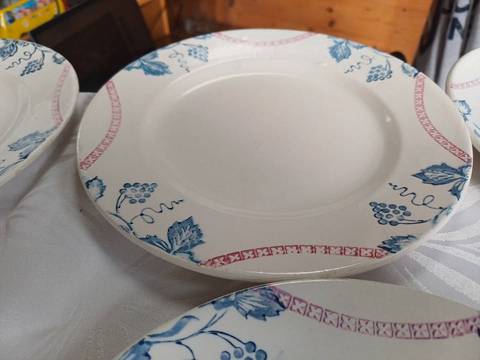 Lot de 6 assiettes plates anciennes en faïence — Décor bleu & rose (Ø 22 cm) – photo 4