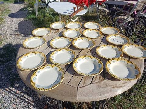 Grand Service 18 Assiettes Vintage Faïence HB-CM Modèle "DJEMILA" (13 Plates, 5 Creuses)