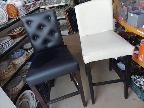 Chaise Haute de Bar – Simili Cuir Noir Capitonné & Blanc Crème (Pieds Bois) professionnel