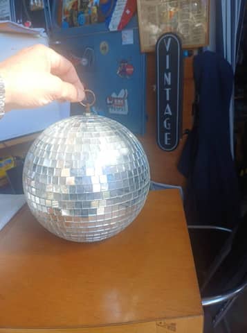 Authentique boule à facettes rétro / disco vintage !