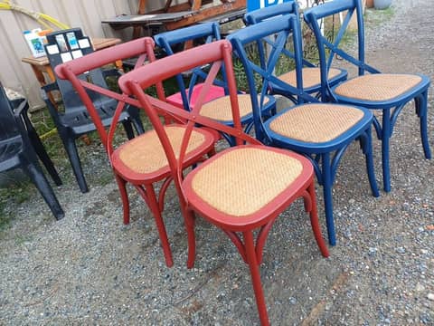 Chaises bistrot bois & rotin Maisons du Monde « Tradition » (Bleu & Rouge) – photo 4