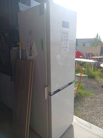 Réfrigérateur combiné SHARP avec congélateur – Très bon état de marche – photo 2