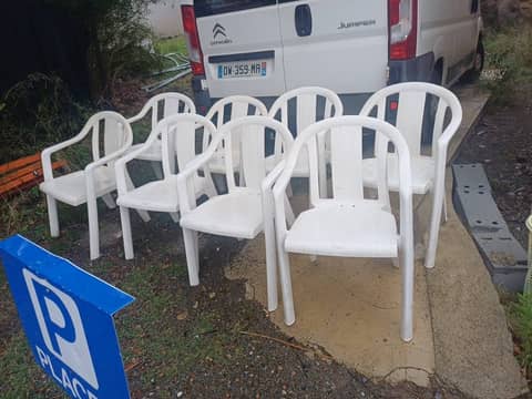 Lot de 8 Chaises de Jardin Grosfillex - Modèles Anciens et Robustes