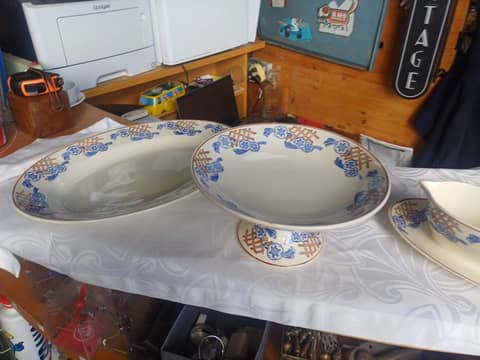 Lot vaisselle ancienne Longwy en faïence – Plat ovale, compotier & saucière – photo 2