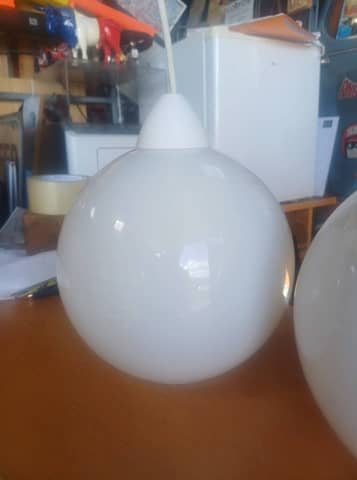 Lustre / Suspension globe verre opalin blanc vintage 70s - Ø 18 cm – photo 6