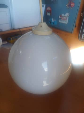 Lustre / Suspension globe verre opalin blanc vintage 70s - Ø 18 cm – photo 5