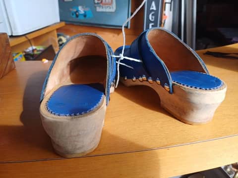 Sabots en bois et cuir bleu "Création Jesaka" - Pointure 35 (Très bon état) – photo 5