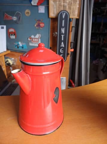 Ancienne cafetière en tôle émaillée rouge vintage / Verseuse rétro – photo 5