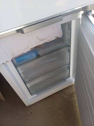 Réfrigérateur combiné SHARP avec congélateur – Très bon état de marche – photo 4