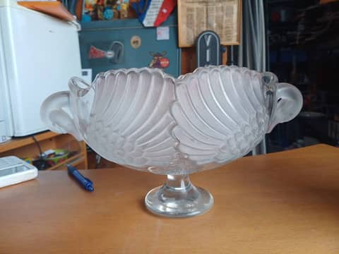 Coupe sur pied / Centre de table vintage en verre dépoli motif plumes & cygnes art deco 1930 env – photo 3