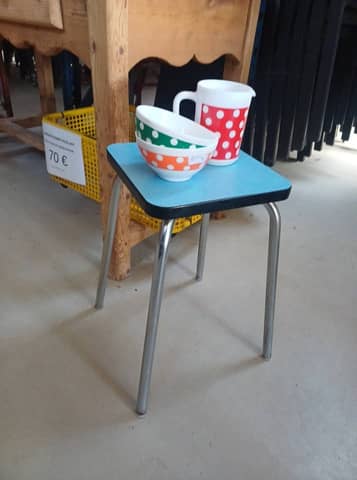 Tabouret vintage en formica bleu / style rétro scandinave 60/70's – photo 1