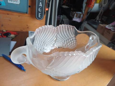 Coupe sur pied / Centre de table vintage en verre dépoli motif plumes & cygnes art deco 1930 env – photo 5