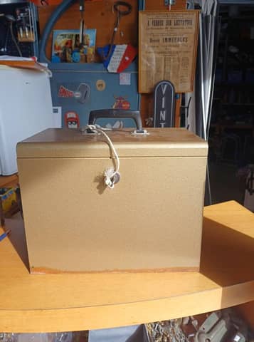 Caissette / Mallette à documents vintage en métal avec trieur