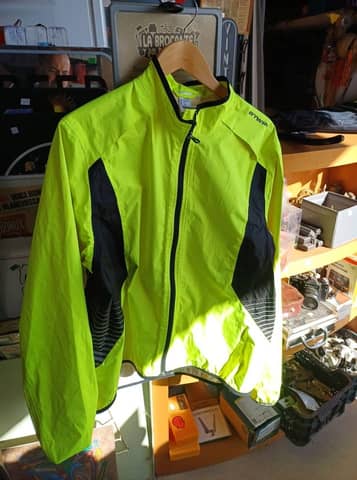 Veste coupe-vent / coupe-pluie vélo B'TWIN jaune fluo - Taille XL – photo 1