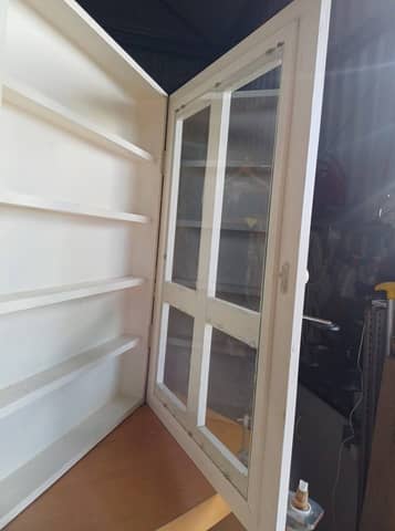 Petite vitrine murale en bois peinte en blanc / Meuble d'exposition – photo 6
