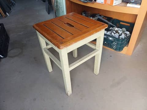 Tabouret vintage en bois massif – Style atelier / campagne – Années 50-60