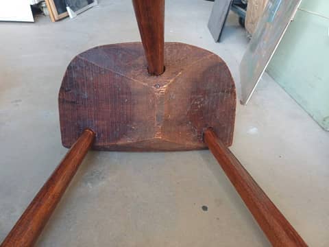 Tabouret tripode ancien en bois massif – Art populaire / Rustique – photo 7