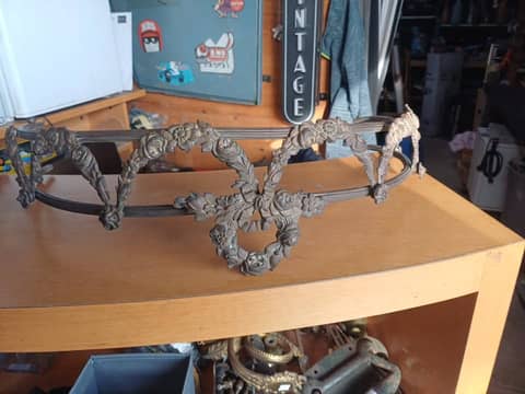 Galerie de ceinture demi-lune en bronze/laiton Style Louis XVI - Restauration meuble – photo 3