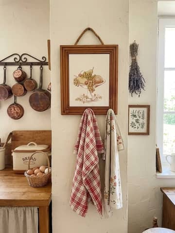 Porte-torchons mural vintage en bois et céramique – Décoration cuisine rétro