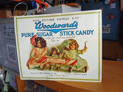 Plaque publicitaire tôle emboutie vintage Woodward’s Candy 38x31 cm