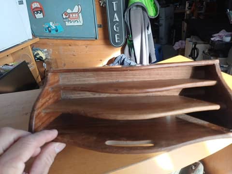 Porte-courrier / Rangement de bureau vintage en bois massif incrusté de laiton – photo 6