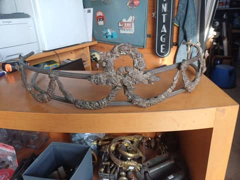 Galerie de ceinture demi-lune en bronze/laiton Style Louis XVI - Restauration meuble – photo 2