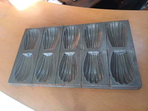 Ancien moule à madeleines en acier étamé vintage – 10 empreintes – photo 3