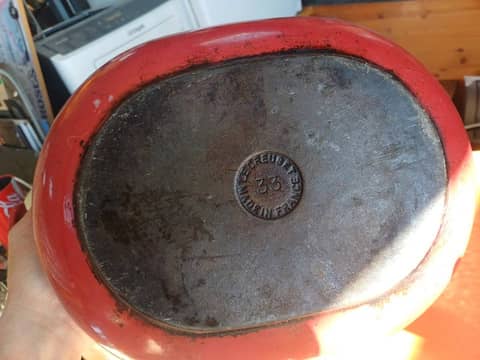 Cocotte Ovale Le Creuset N°33 "La Mama" Design Enzo Mari - Rouge Vintage – photo 9